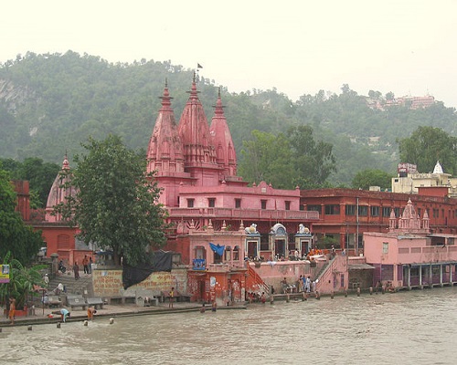 Haridwar _view_of_the_Mansa_Devi_temple_on_the_hill_above_Haridwar (2)