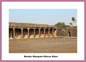 mandu Dilawar_Khan's_Mosque_01